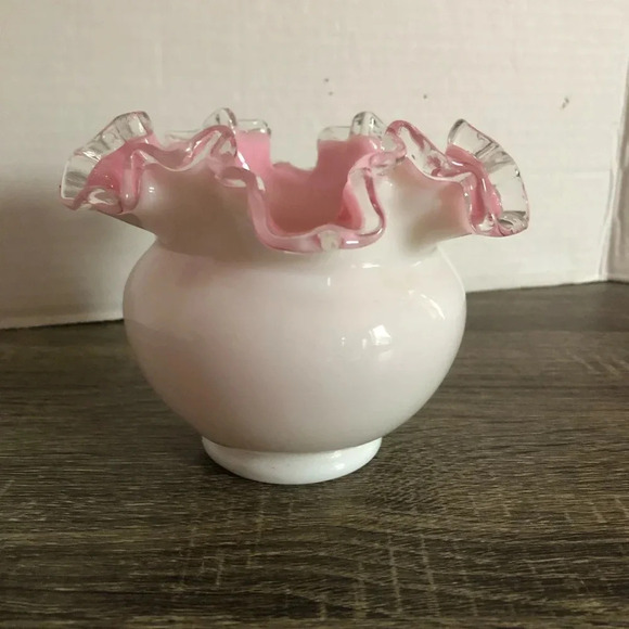 Vtg Fenton Peach Crest Ruffled Vase - Picture 5 of 9